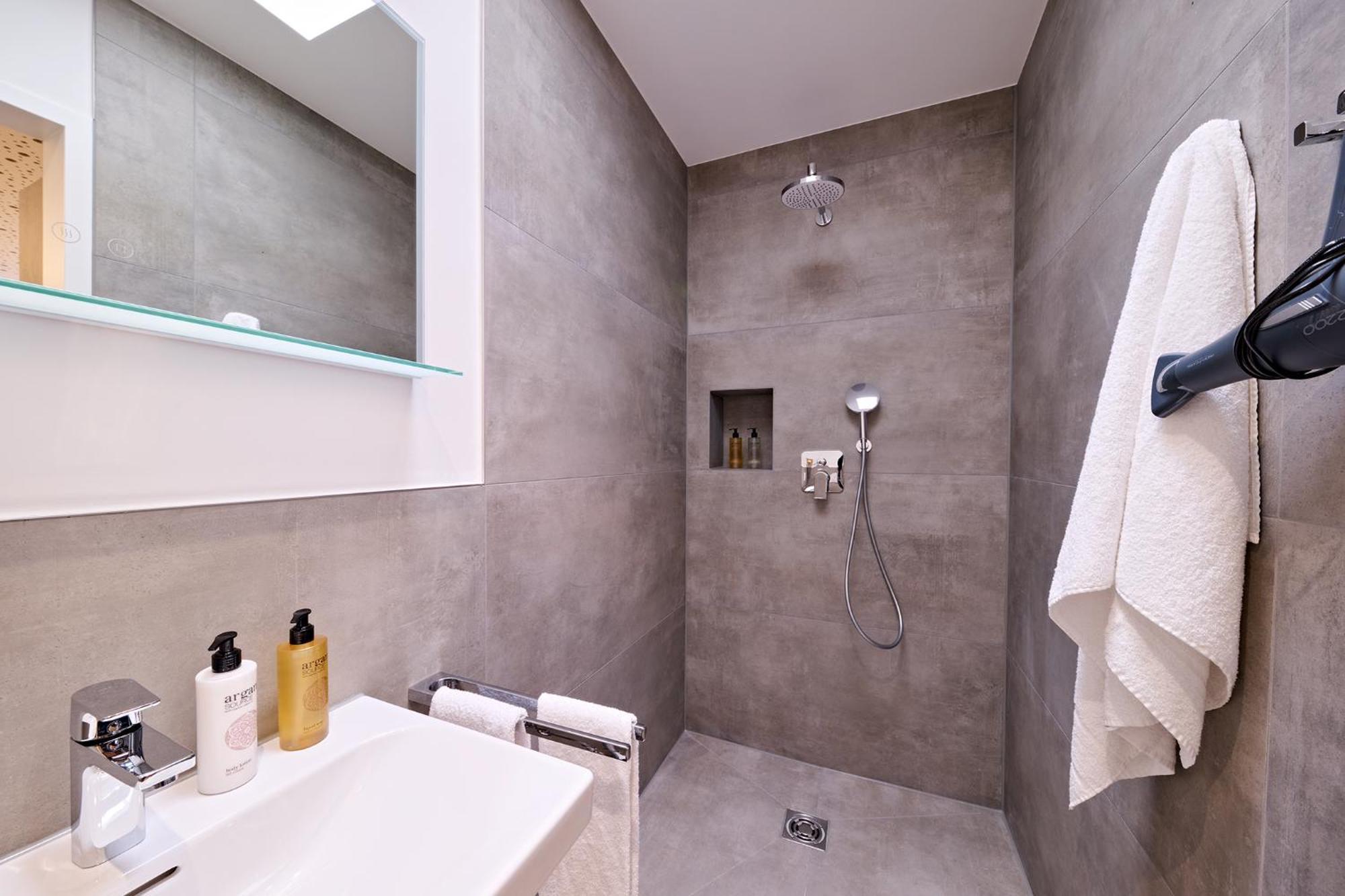 Xzllenz Traum Studio-Apartment, Frei-Parken, U-Bahn, Kueche Nürnberg Exteriör bild